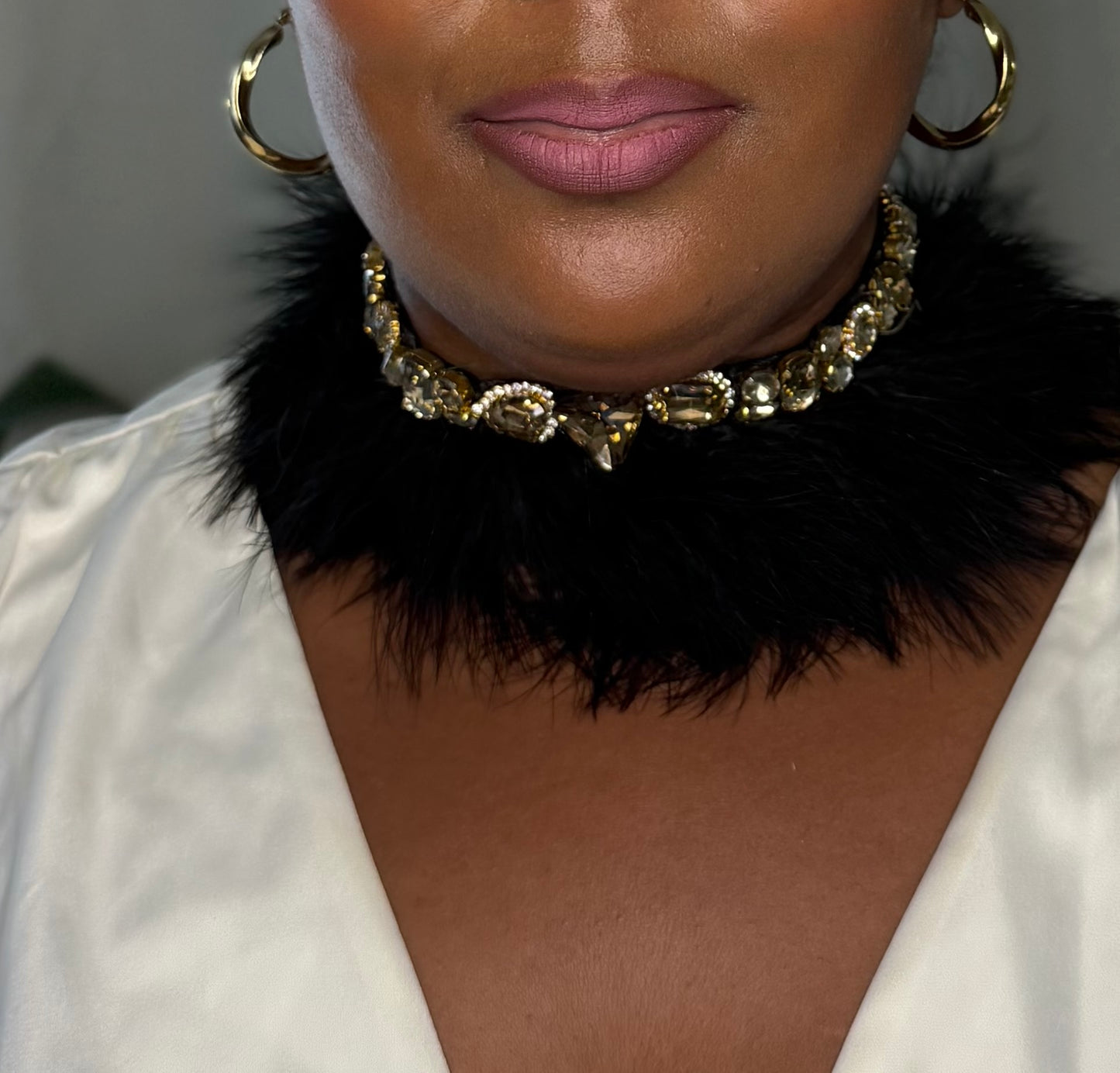 Black Feather Statement Choker Gold Rhinestone Necklace Elegant Glam Jewelry for Women Romantic Gift Fur Necklace