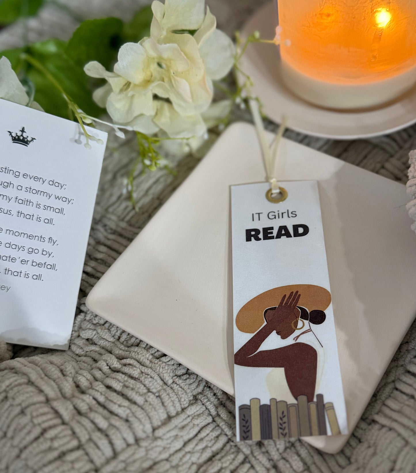 IT Girls Read Bookmark | Feminine Reader Gift | Book Lover Bookmark for Women | Soft Girl Aesthetic Reading Accessory