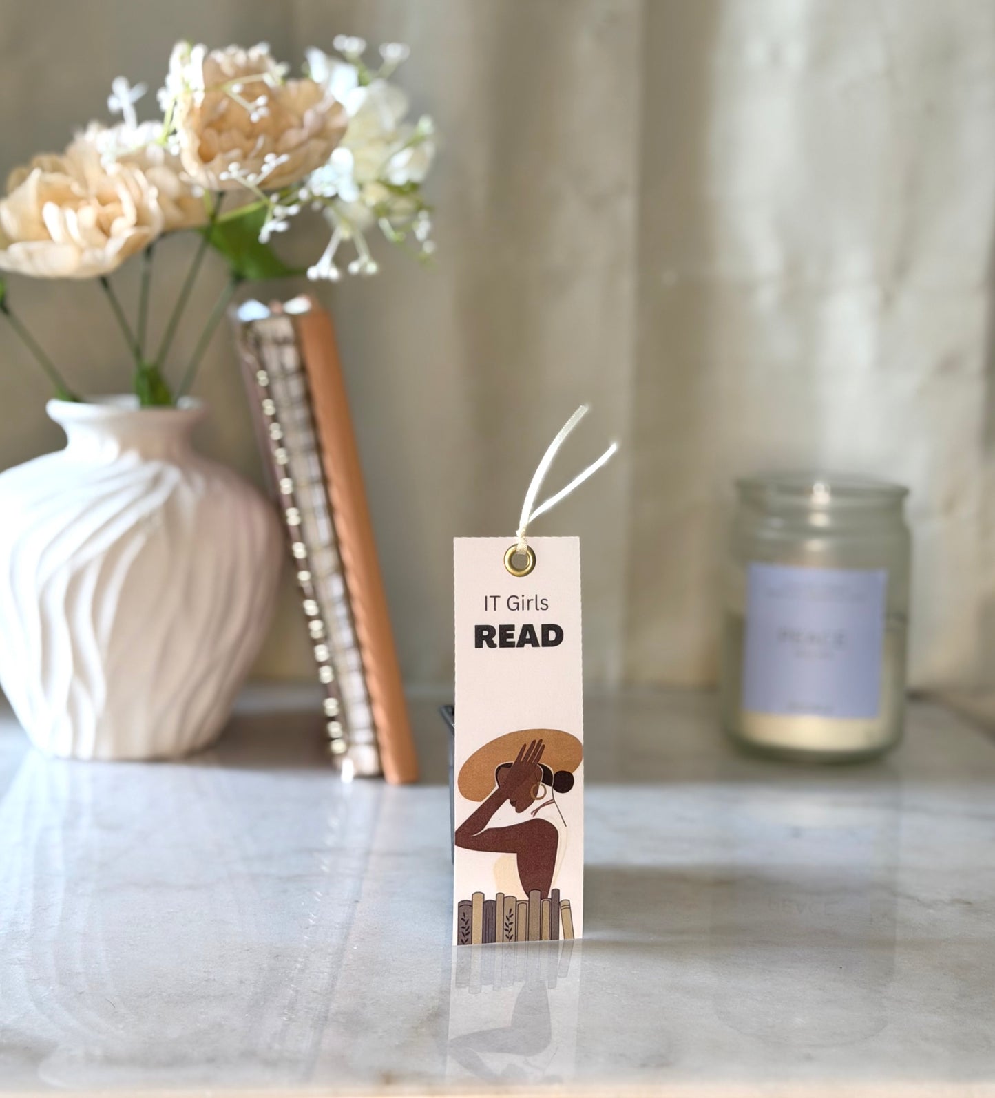 IT Girls Read Bookmark | Feminine Reader Gift | Book Lover Bookmark for Women | Soft Girl Aesthetic Reading Accessory